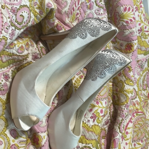 lightly used heels - Picture 2 of 2